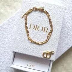 DIOR ゴールドロゴチャーム　＆ブレスレットのサムネイル