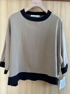 トップス　クチューム