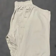 GU ベージュ チノパン