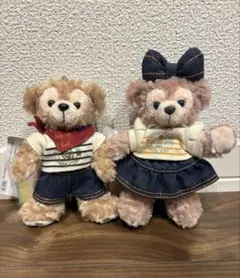 新品タグ付き ディズニー ダッフィー シェリーメイ ぬいぐるみバッジ