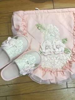 ベルパーチ のトイレ蓋カバー(小)とスリッパセット！