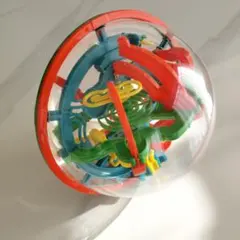 知育玩具 　立体迷路　マジカルカプセル