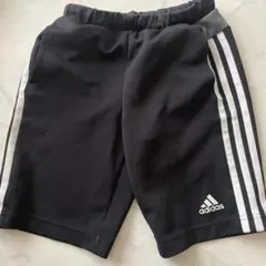 adidas 3本ライン 黒 ハーフパンツ/120㎝