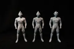 ウルトラマンティガ　ピラミッド　光の巨人　石像　3体セット ウルトラマンティガ ピラミッド 光の巨人 石像 3体セット - メルカリ