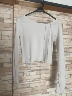 ホワイトリブ編み長袖クロップドトップス