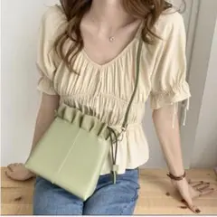 韓国ファッション　ショルダーバッグ　フリル　巾着　スクエア　PUレザー