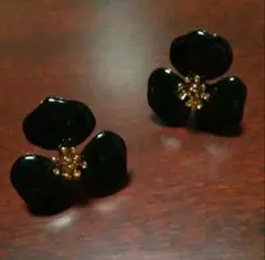 最終お値下げ☆　ブラックゴールド　花形　イヤリング