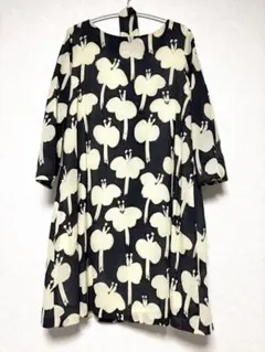 fu-dueka:: エーカ 新品 花柄 ブラウス シェルボタン - メルカリ