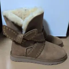 UGG ブラウン スタッズ付きムートンブーツ