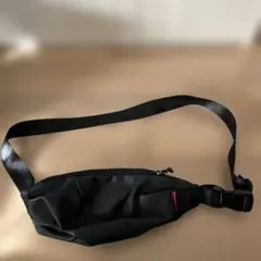 黒 合成皮革 ボディバッグ