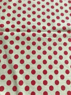 優しい生成り色 くすんだ赤の水玉柄 コットンリネン生地