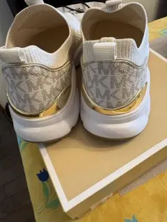 MICHAEL KORS ❤️スリッポン スニーカー ゴールド❤️定価47300円のサムネイル