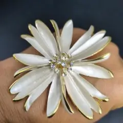 ヴィンテージクリムエナメルインゴールド花モチーフブローチ