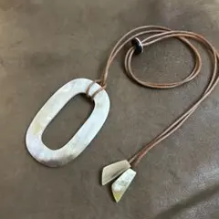 オーバルペンダント　バッファローホーン　水牛　ネックレス　天然素材　軽量