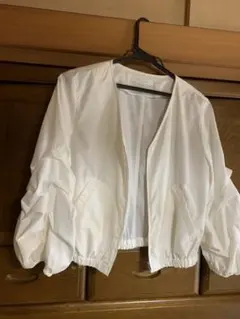 セシルマクビー白薄手ブルゾンのサムネイル