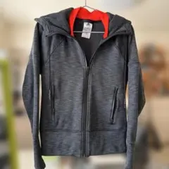 adidas グレー オレンジフルジップパーカー