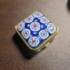 花柄デザインのピルケース