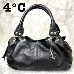 【美品】4℃ ショルダーバッグ 黒 本革 チャーム付 大容量