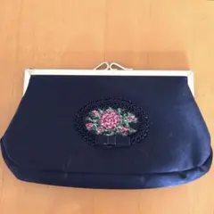 昭和レトロ黒の刺繍ポーチ