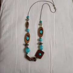 ターコイズと木製ビーズのネックレス