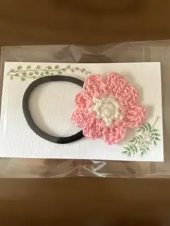 ピンクの花モチーフ ヘアゴム