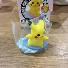 ポケモンキッズ30周年　なみのりピカチュウ（青）