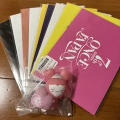 TWICE 招待状風フォトカ + おやすみライトマスコット（ガチャガチャ）　モモ