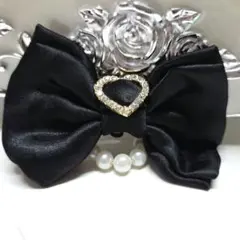 黒 リボン ブローチ ハート型ストーン パール