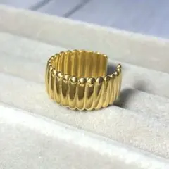 ゴールド リブデザインリング 13号 ステンレス - メルカリ
