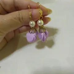 ハンドメイド、紫の花、ビーズパールピアス