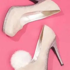 R&E ポンポン付きグリッターソールパンプス