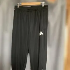 adidas ブラックジャージパンツ