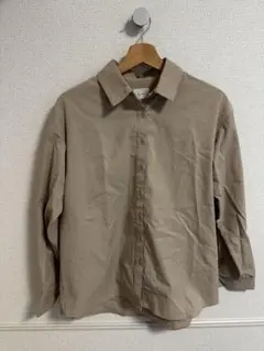 ベージュ 長袖シャツ Fサイズ