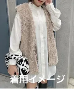 SHEIN ファーベスト　ベージュ　サイズS
