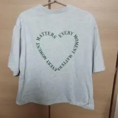 ハート型バックプリント Tシャツ　グレー