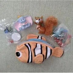 ディズニー　ファインディング・ニモ　ドリー　ポーチ　眠れる森の美女リス　ダンボ