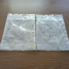 花柄刺繍ポーチ クリーム色 薄紫色