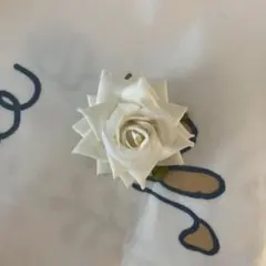 ホワイト フラワーモチーフ ヘアクリップ