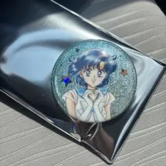 セーラームーン　オーロララメ缶バッチ