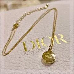 【新品未使用】DIOR ゴールド ロゴ チャーム + ネックレス アクセサリー