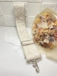 【インド刺繍リボン】白系　アイボリー系　花柄刺繍スマホショルダーストラップ