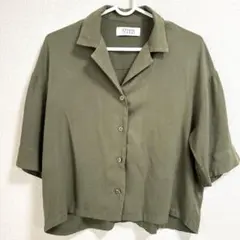 【ローリーズファーム】半袖シャツ（カーキ）　サイズF Ｖネック　レーヨン
