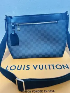 Item thumbnail for item 31969130-61e5-46c2-82a5-e175a3e1e6f6