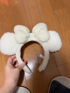 ディズニー　ミニーカチューシャ　ホワイト　ボア