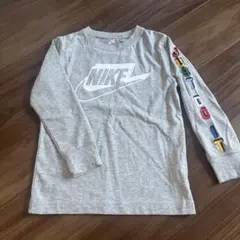 NIKE キッズ　グレーロングtシャツ