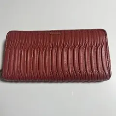 赤いレザー長財布 ギャザー加工のサムネイル
