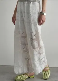 美品 THE YOn スクエアパターンレースイージーパンツ