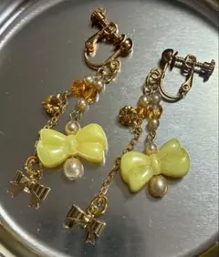 イエロー リボン イヤリング 黄色 オーロラカラー 揺れる 大ぶり パールビーズ