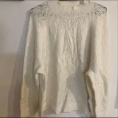 UNIQLO ケーブルニットセーター　アイボリー