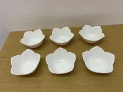 ホワイト花びら型陶器ボウル6個セット　小鉢6個